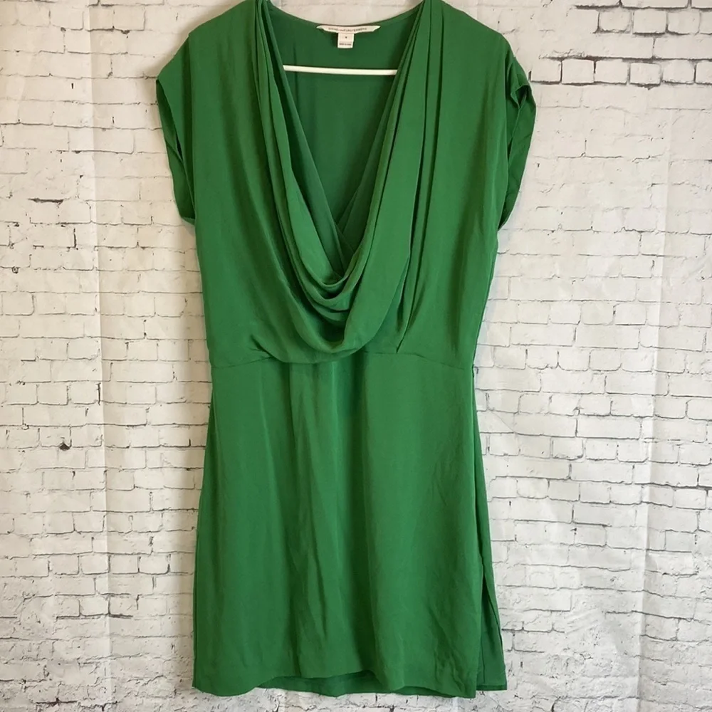 Diane Von Furstenberg Silk Reara Dress 8 Kelly Green Sleeveless Cowl Neck Luxury